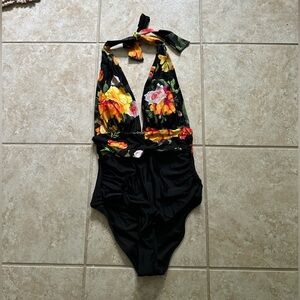 Cupshe one piece size medium NWT